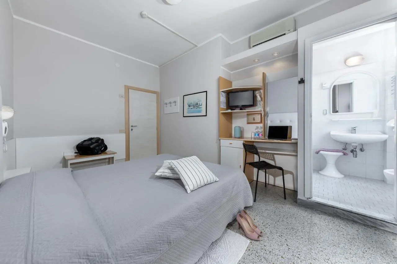 Hotel Eliseo Riccione 3*,